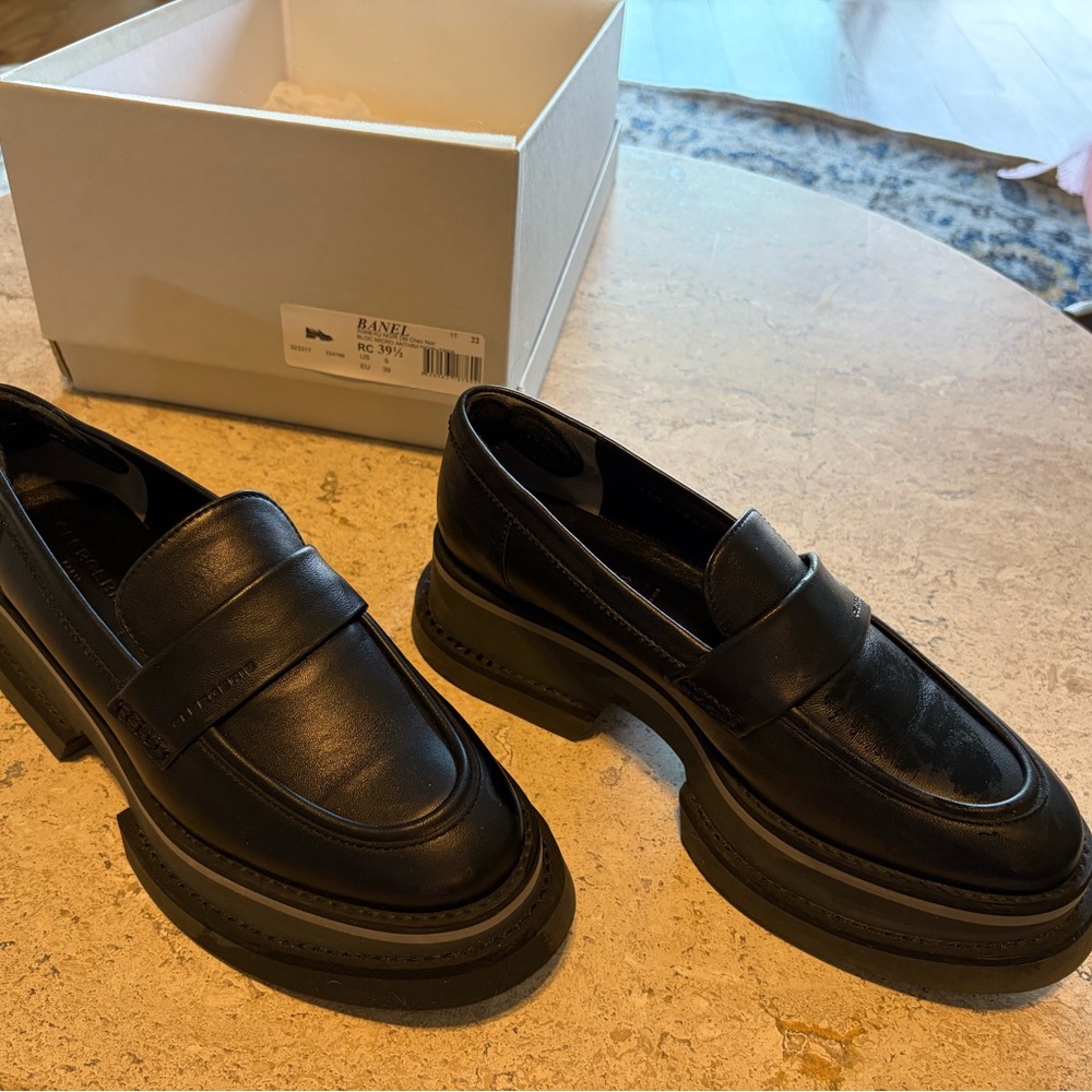 EUC Robert Clergerie Classic Black Slip-On Loafers
